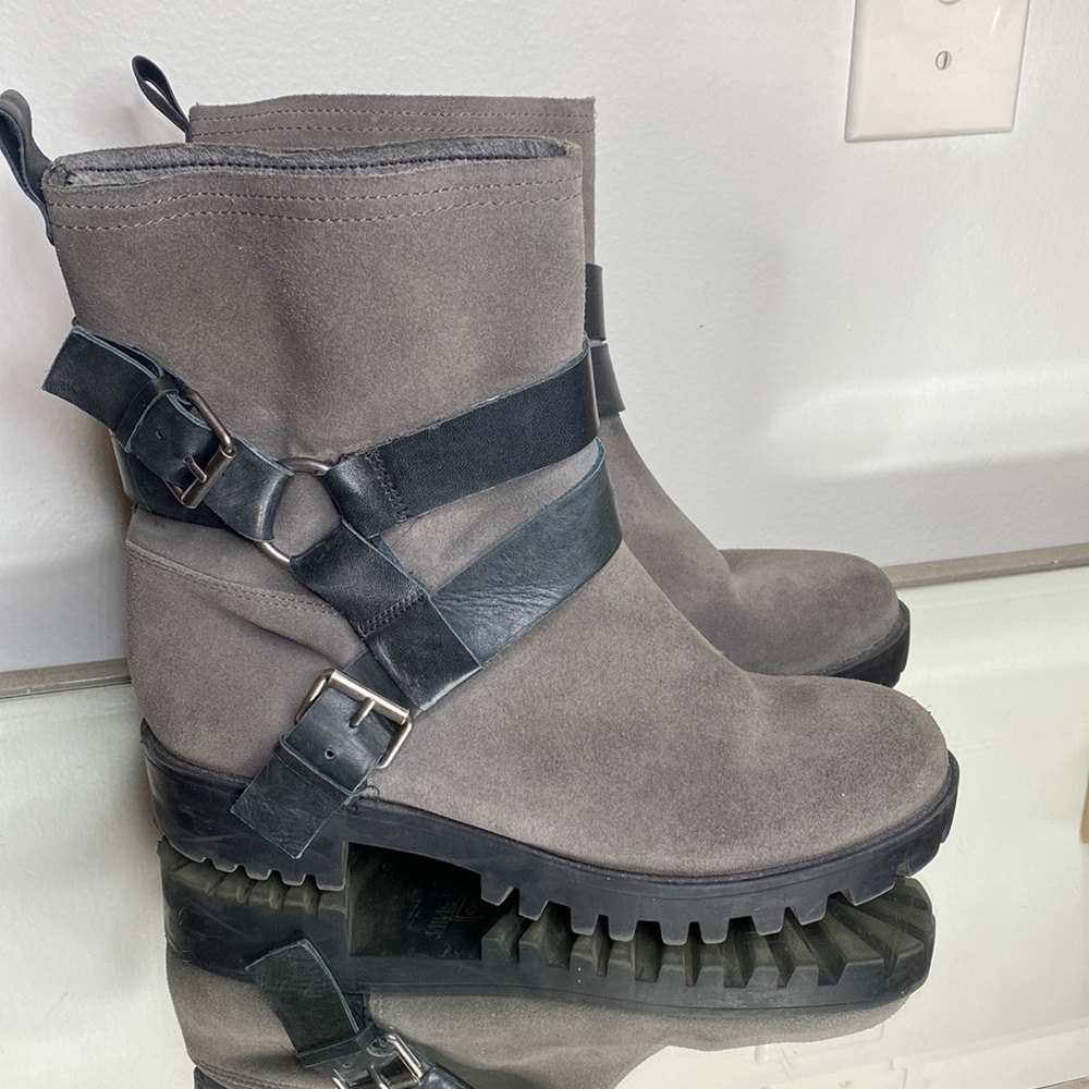 Nine West suede boots size 7 1/2